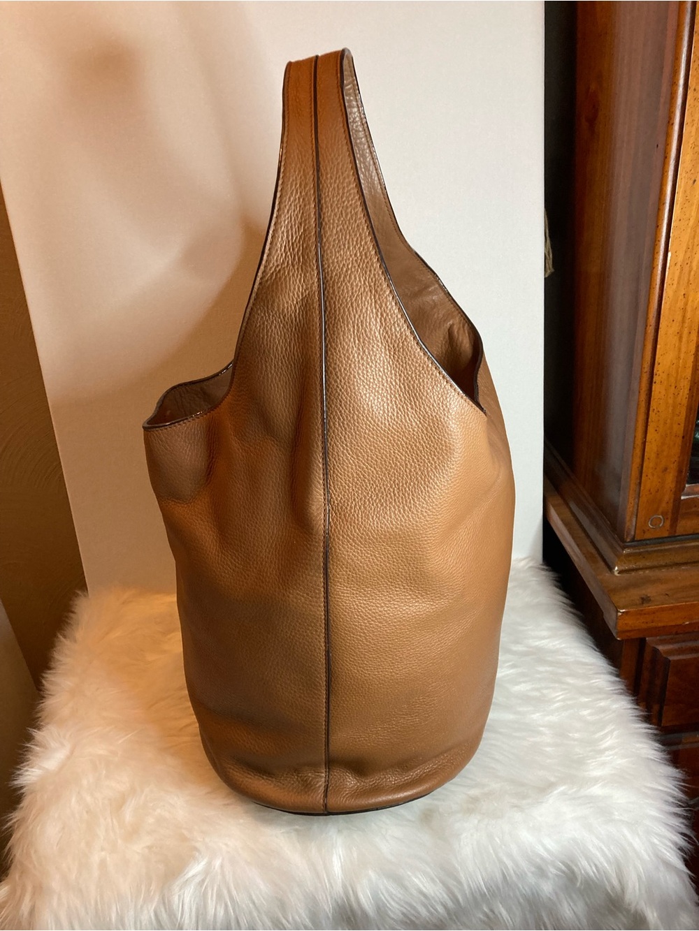 Beautiful Tory Burch All T Hobo in Tan Leather - RARE - Picture 2 of 9